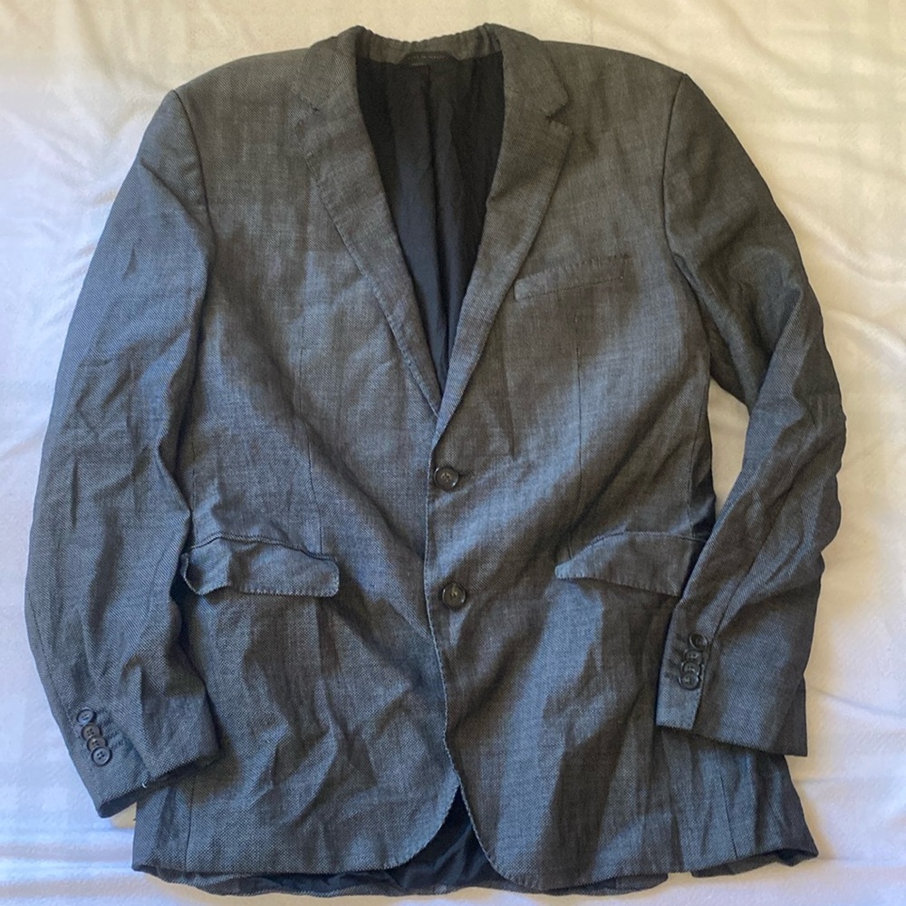***MAKE AN OFFER*** Men’s HUGO BOSS black and white blazer size 42R